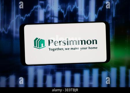 Stuttgart, Deutschland - 03-09-2026: In dieser Fotoabbildung ist das Logo des britischen Hausbauunternehmens Persimmon plc auf einem Smartphone zu sehen Stockfoto