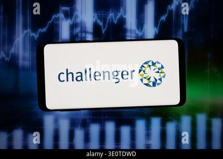 Stuttgart, Deutschland - 03.09.2026: In dieser Fotoabbildung ist das Logo der australischen Investmentgesellschaft Challenger Ltd. Auf einem Smartphone zu sehen Stockfoto