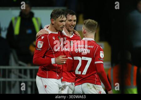 Wrexham, Großbritannien. März 2026. Wrexham-Spieler feiern das 2. Tor ihres Teams. EFL Skybet Championship Match, Wrexham gegen Swansea City bei STōK CAE Ras in Wrexham, Wales am Freitag, den 13. März 2026. Dieses Bild darf nur für redaktionelle Zwecke verwendet werden. Nur redaktionelle Verwendung, .PIC von Chris Stading/ Credit: Andrew Orchard Sportfotografie/Alamy Live News Stockfoto
