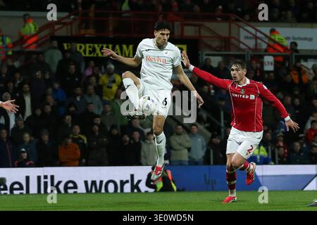 Wrexham, Großbritannien. März 2026. Marko Stamenic aus Swansea City kontrolliert den Ball. EFL Skybet Championship Match, Wrexham gegen Swansea City bei STōK CAE Ras in Wrexham, Wales am Freitag, den 13. März 2026. Dieses Bild darf nur für redaktionelle Zwecke verwendet werden. Nur redaktionelle Verwendung, .PIC von Chris Stading/ Credit: Andrew Orchard Sportfotografie/Alamy Live News Stockfoto