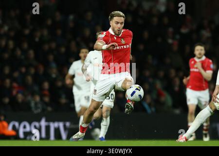 Wrexham, Großbritannien. März 2026. Sam Smith von Wrexham in Aktion. EFL Skybet Championship Match, Wrexham gegen Swansea City bei STōK CAE Ras in Wrexham, Wales am Freitag, den 13. März 2026. Dieses Bild darf nur für redaktionelle Zwecke verwendet werden. Nur redaktionelle Verwendung, .PIC von Chris Stading/ Credit: Andrew Orchard Sportfotografie/Alamy Live News Stockfoto