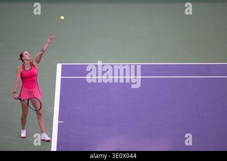 Indian Wells, Kalifornien, USA. März 2026. ARYNA SABALENKA aus Weißrussland spielt gegen Linda Noskova aus der Tschechischen Republik während ihres Halbfinalspiels bei den BNP Paribas Open im Indian Wells Tennis Garden am 13. März 2026 in Indian Wells, CA. (Credit Image: © Shelley Lipton/ZUMA Press Wire) NUR REDAKTIONELLE VERWENDUNG! Nicht für kommerzielle ZWECKE! Stockfoto