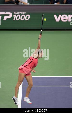 Indian Wells, Kalifornien, USA. März 2026. ARYNA SABALENKA aus Weißrussland spielt gegen Linda Noskova aus der Tschechischen Republik während ihres Halbfinalspiels bei den BNP Paribas Open im Indian Wells Tennis Garden am 13. März 2026 in Indian Wells, CA. (Credit Image: © Shelley Lipton/ZUMA Press Wire) NUR REDAKTIONELLE VERWENDUNG! Nicht für kommerzielle ZWECKE! Stockfoto