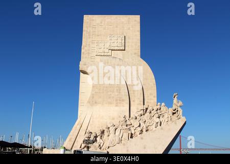 Denkmal für die Entdeckungen Padrao dos Descobrimentos Belem August 2024 Skulptur des Prinzen Heinrich und der Entdecker Stockfoto