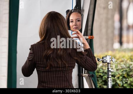United States Secretary of Agriculture Brooke Rollins checks her reflection in a mirror as she participates in a media interview outside the West Wing of the White House in Washington, DC, on Friday, March 13, 2026.  Credit: CNP / AdMedia Stockfoto