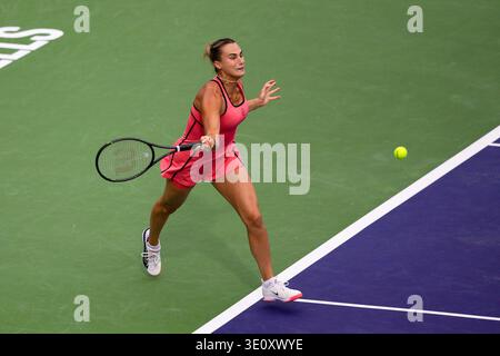 INDIAN WELLS, KALIFORNIEN – 13. MÄRZ: Aryna Sabalenka tritt in ihrem Halbfinalspiel am 10. Tag bei den BNP Paribas Open im Indian Wells Tennis Garden am 13. März 2026 in Indian Wells, Kalifornien ein. Quelle: Mauricio Paiz/Alamy Live News Stockfoto