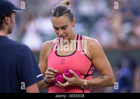 INDIAN WELLS, KALIFORNIEN - 13. MÄRZ: Aryna Sabalenka feiert ihren Sieg in ihrem Halbfinalspiel am 10. Tag bei den BNP Paribas Open im Indian Wells Tennis Garden am 13. März 2026 in Indian Wells, Kalifornien. Quelle: Mauricio Paiz/Alamy Live News Stockfoto