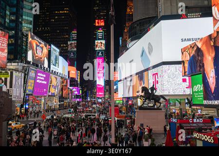 NYC, USA. 14. November 2019, New York City Times Square Nachtbeleuchtung Stockfoto