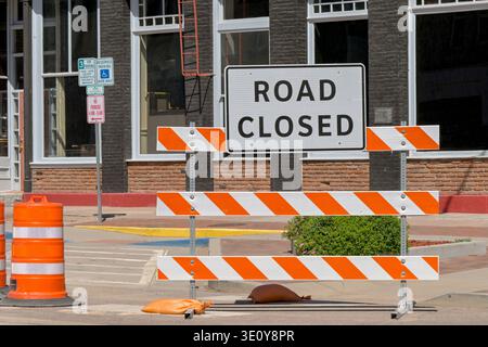 Canon City, Colorado, USA - 22. Mai 2025: Straßensperre für Bauarbeiten in der Hauptstraße von Canon City Stockfoto