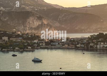 Panorama der Luxusyachten in der Bucht von Saint Jean Cap Ferrat Stockfoto