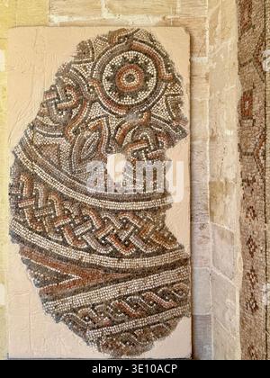 Bodenmosaiken aus römischer Zeit aus Kurucay Village, Derik, Mardin, Türkei, byzantinische Kunst aus dem 5. Bis 6. Jahrhundert n. Chr., geometrische Muster und antike Erbe Deta Stockfoto