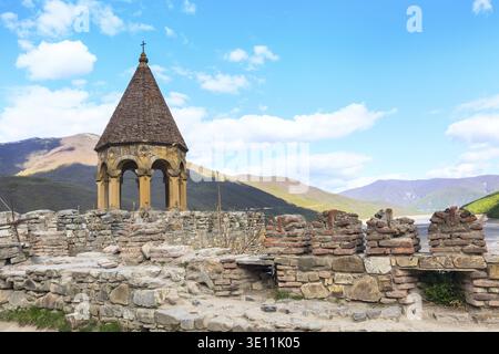 Tower of Ananuri Castle Complex am Aragvi River in Georgia Stockfoto