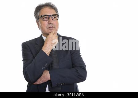 Studio shot der Persischen Geschäftsmann denken und suchen im Abstand Stockfoto