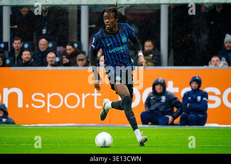 Yann Aurel Bisseck (FC Inter) während des italienischen Meisterschaftsspiels Serie A zwischen dem FC Internazionale und Atalanta BC am 14. März 2026 im Giuseppe Meazza Stadion in Mailand. Quelle: Luca Rossini/Alamy Live News Stockfoto