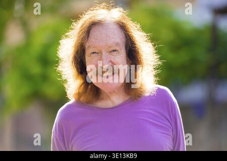 Portrait von älteren Mann mit Schnurrbart in den Straßen im Außenbereich Stockfoto
