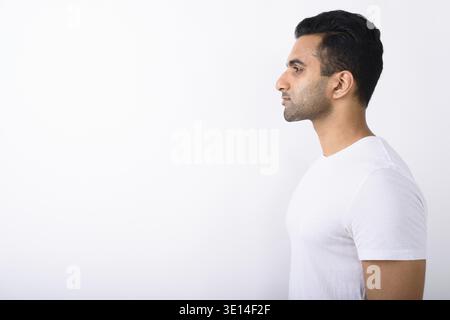 Studio shot der jungen schönen Indischen Menschen gegen den weißen Hintergrund Stockfoto