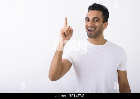Studio shot der jungen schönen Indischen Menschen gegen den weißen Hintergrund Stockfoto