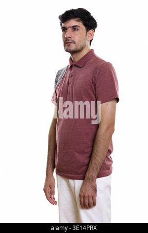 Studio shot der jungen Persischen Mann stand beim Denken und Suchen im Abstand Stockfoto