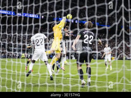 Madrid, Spanien. März 2026. MADRID, SPANIEN - 11. MÄRZ: Action beim Spiel der LaLiga 2025/26 zwischen Real Madrid und Elche im Estadio Santiago Bernabeu am 14. März 2026 in Madrid. (Foto von Ricardo Nogueira/Sports Press Photo) Credit: SPP Sport Press Photo. /Alamy Live News Stockfoto