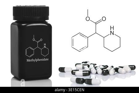 Schwarzer Kunststoff Flasche mit dem methylphenidat Pillen auf weißem Hintergrund Stockfoto