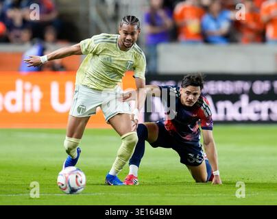 Houston, Texas, USA. März 2026. ARIEL LASSITER (7) spielt gegen den Houston Dynamo-Verteidiger FELIPE ANDRADE (36) während eines Major League Soccer-Spiels zwischen Houston Dynamo FC und den Portland Timbers am 14. März 2026 in Houston, Texas. Houston gewann mit 3:2. (Kreditbild: © Scott Coleman/ZUMA Press Wire) NUR REDAKTIONELLE VERWENDUNG! Nicht für kommerzielle ZWECKE! Stockfoto