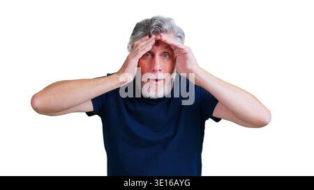 Senior-Mann erhält schockierende Nachrichten und fühlt sich überrascht Stockfoto
