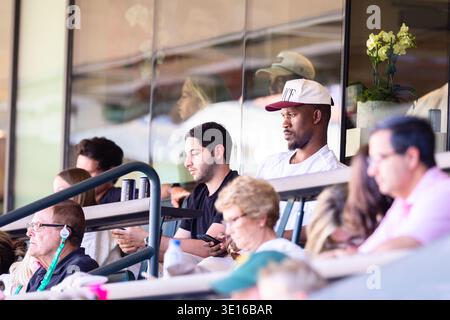 INDIAN WELLS, KALIFORNIEN – 14. MÄRZ: Jimmy Butler aus den USA sieht das Halbfinalspiel am 11. Tag während der BNP Paribas Open im Indian Wells Tennis Garden am 14. März 2026 in Indian Wells, Kalifornien. Stockfoto