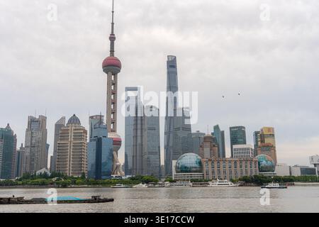 Shanghai, China - 20. April 2025 : Blick auf das Pudong Geschäftsviertel, Shanghai Stockfoto