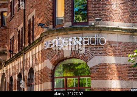 Borås, Schweden - 28. Mai 2023: Sveriges Radio Logo an der Fassade eines Gebäudes Stockfoto