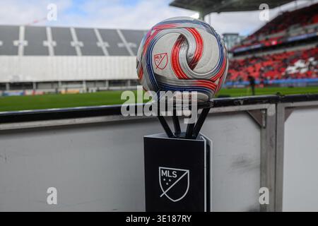 Toronto, ON, Kanada - 14. März 2026: Ein Fußball mit MLS-Logo während eines regulären Saisonspiels auf dem BMO Field. Ergebnis 1:1. Stockfoto