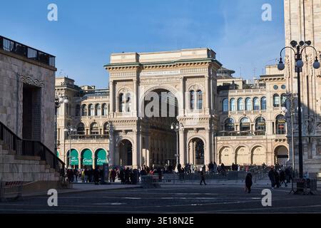 Der monumentale Eingangsbogen der Galleria Vittorio Emanuele II Stockfoto