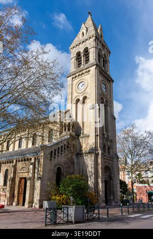 Außenansicht der katholischen Kirche Notre-Dame de Saint-Mandé im Departement Val-de-Marne, Region Ile-de-France Stockfoto