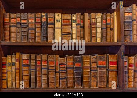 Oxford, England, 24. Juli 2025: Bücher in der Bodleian-Bibliothek in Oxford, England Stockfoto