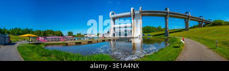 Falkirk, Schottland, 9. Mai 2025: Sommertag am Falkirk-Rad in Schottland Stockfoto