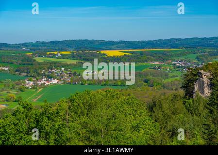 Landwirtschaftlich genutzte Landschaft des böhmischen Paradieses in Tschechien.BILD Stockfoto