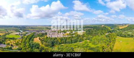 Panoramablick auf Schloss Arundel in England.BILD Stockfoto