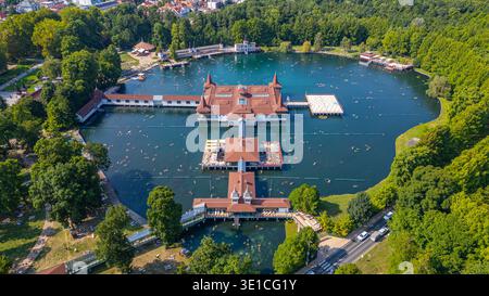 Panoramablick auf den Heviz Thermalsee in Ungarn. BILD Stockfoto
