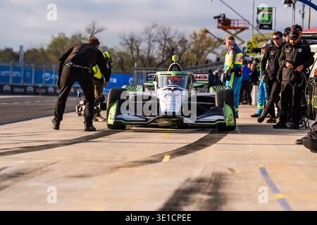 Arlington, Tx, USA. März 2026. Der Fahrer DER NTT INDYCAR-SERIE, RINUS VEEKAY (76) (NLD) aus Hoofddorp, Niederlande, kommt während eines Trainings für den Grand Prix von Arlington in ARLINGTON, Texas, von der Boxenstraße ab. (Kreditbild: © Walter G. Arce Sr./ASP via ZUMA Press Wire) NUR REDAKTIONELLE VERWENDUNG! Nicht für kommerzielle ZWECKE! Stockfoto