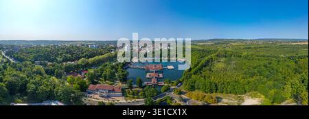 Panoramablick auf den Heviz Thermalsee in Ungarn. BILD Stockfoto