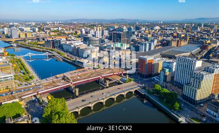 Panoramablick auf den Clyde River im Zentrum von glasgow, Schottland.BILD Stockfoto