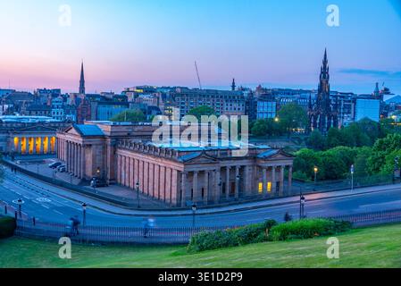 Sonnenuntergangsansicht der Montagehalle in Edinburgh, Schottland.BILD Stockfoto