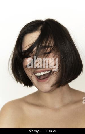 Porträt einer fröhlichen Frau aus dem Nahen Osten mit einem schönen Lächeln Stockfoto