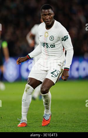 Moises Caicedo wurde im Achtelfinale der Champions League zwischen den Teams des Paris Saint-Germain Football Club und Chelsea FC (Maciej Rogowski/Ball R) gesehen Stockfoto