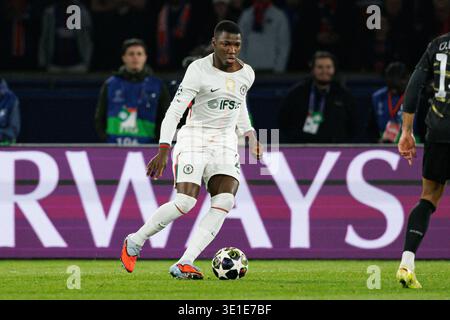 Moises Caicedo wurde im Achtelfinale der Champions League zwischen den Teams des Paris Saint-Germain Football Club und Chelsea FC (Maciej Rogowski/Ball R) gesehen Stockfoto