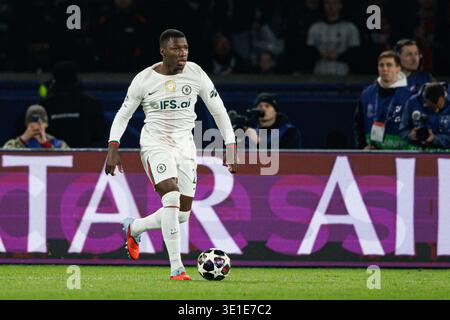 Moises Caicedo wurde im Achtelfinale der Champions League zwischen den Teams des Paris Saint-Germain Football Club und Chelsea FC (Maciej Rogowski/Ball R) gesehen Stockfoto