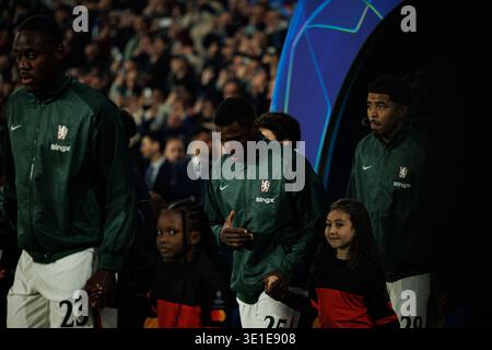 Moises Caicedo wurde im Achtelfinale der Champions League zwischen den Teams des Paris Saint-Germain Football Club und Chelsea FC (Maciej Rogowski/Ball R) gesehen Stockfoto