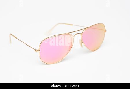 Ray Ban PILOTENSONNENBRILLE polarisierte Cyclamen Flash Stockfoto