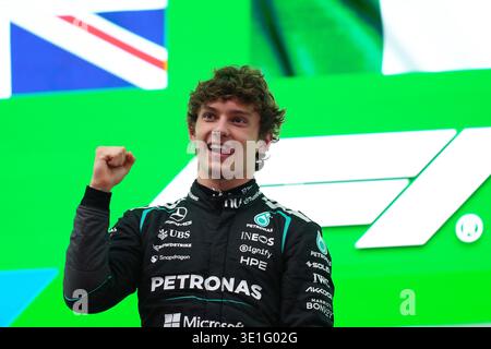 Shanghai, China. 15. März 2026. Rennsieger Andrea Kimi Antonelli aus Italien und Mercedes AMG Petronas Formel 1 Team feiern beim Formel 1 Grand Prix von China auf dem Shanghai International Circuit am 15. März 2026 in Shanghai, China. Quelle: Zhang Hengwei/China News Service/Alamy Live News Stockfoto