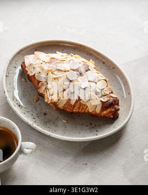 Einladendes, Sanftes Ambiente Mit Handwerklicher Bäckerei Und Sorgfältig Gestaltetem Ambiente Stockfoto