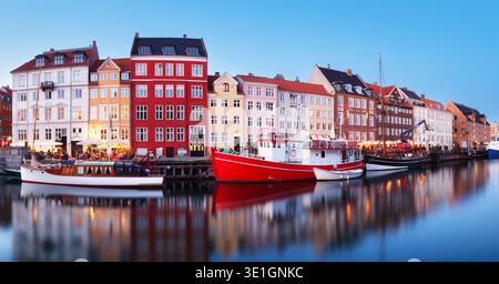 Kopenhagen Nyhavn, neuer Hafen von Kopenhagen, Sonnenuntergang in Dänemark Stockfoto